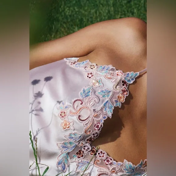 La Perla rainbow Elegant Embroidered Silk set. - Picture 6 of 14